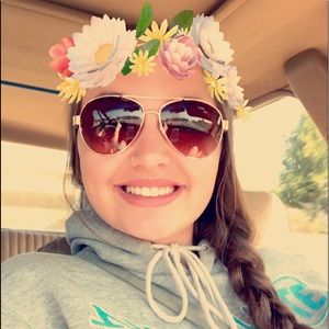 Meet your Posher, Crystal